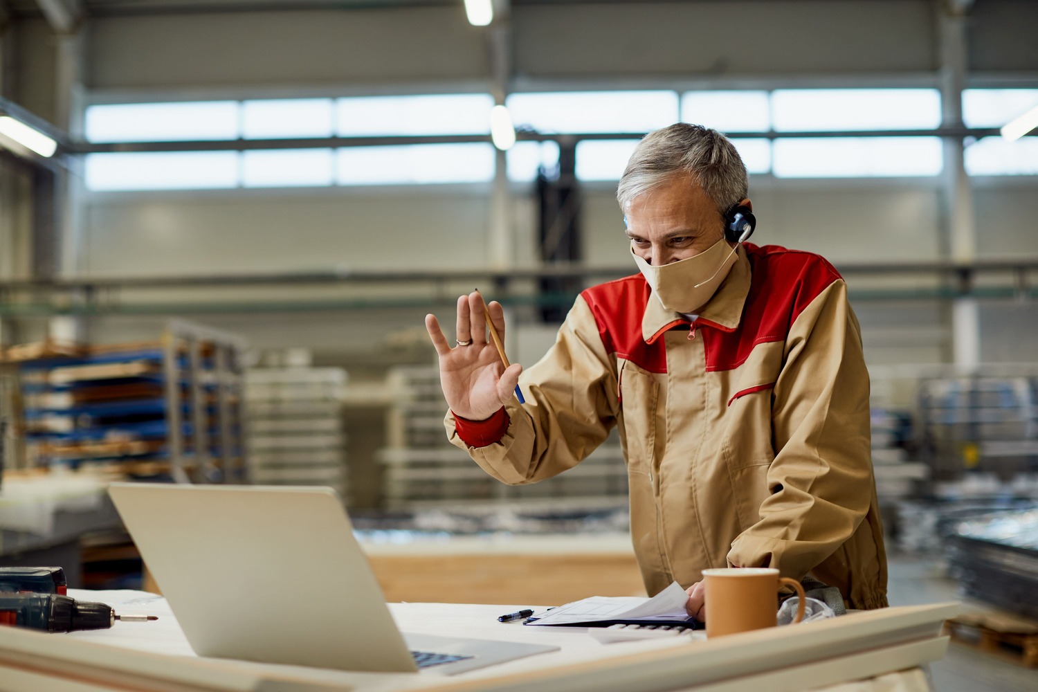 Especialista JMG Carbon Tech em suporte remoto